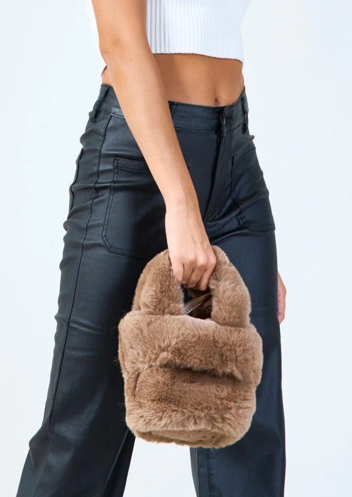 Mini Bag aus Fake Fur